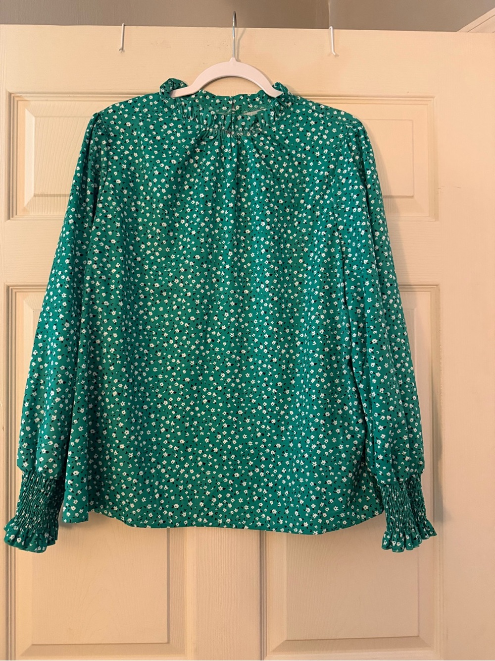 Green Floral Ruffle Neck Smocked Cuff Blouse Size XL Workwear